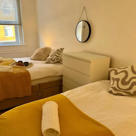 Апартаменты Vibrant Bedminster Flat - Perfect For Groups - Walk To Centre Бристоль