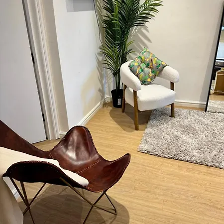 Апартаменты Vibrant Bedminster Flat - Perfect For Groups - Walk To Centre Бристоль